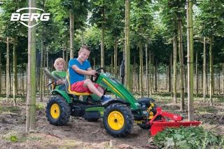 AKTION BERG Pedal-Gokart John Deere + Anhänger Trailer XL